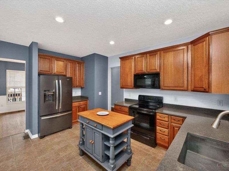 218 Heffron Circle, Hamilton Twp, OH 45039 Photo 11
