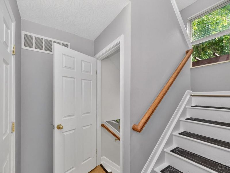 218 Heffron Circle, Hamilton Twp, OH 45039 Photo 17