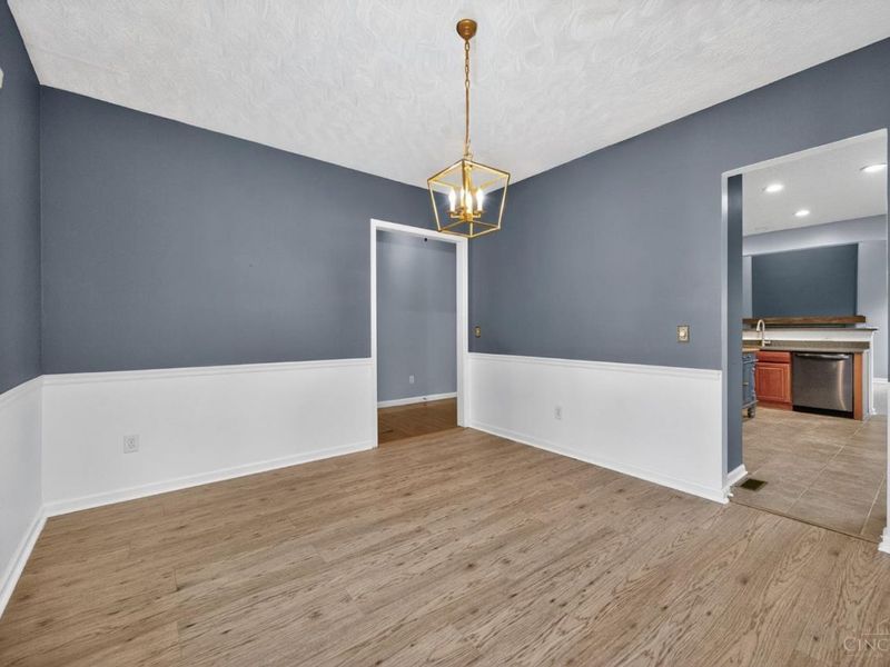 218 Heffron Circle, Hamilton Twp, OH 45039 Photo 9