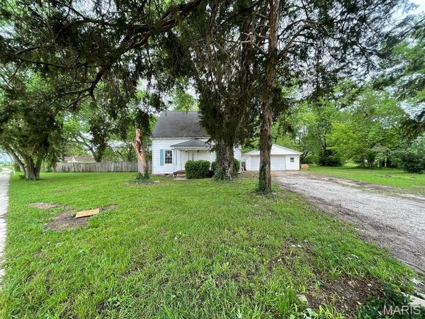 605 S Edwardsville Road , Worden, IL 62097