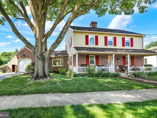 172 N LINDEN STREET, MANHEIM, PA 17545