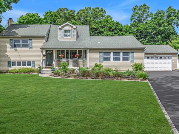 14 Brittany Court , Northport, NY 11768