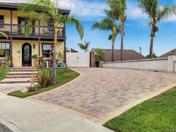 523 Hatherly St, Vista, CA 92083