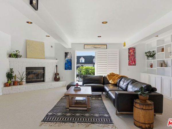 2385 Roscomare Road, Unit E17, Los Angeles, CA 90077