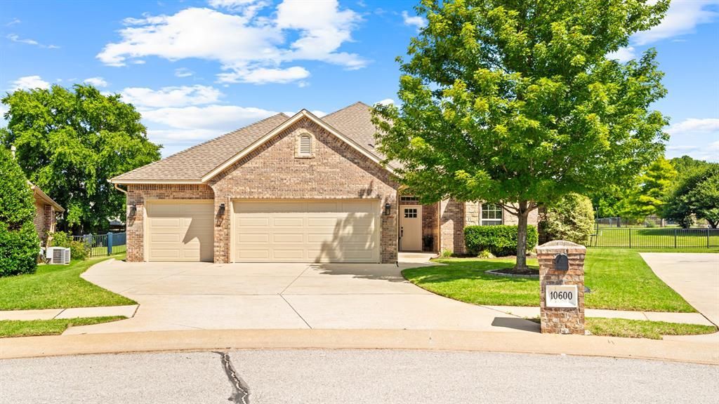 10600 Pinewood Forest Circle, Oklahoma City, OK 73151 Main Photo
