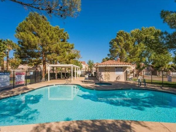 5555 Leaning Oak Avenue , Las Vegas, NV 89118