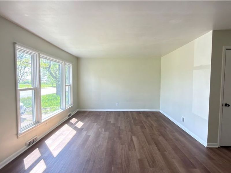 17115 Harvard Avenue, Cleveland, OH 44128 Photo 2