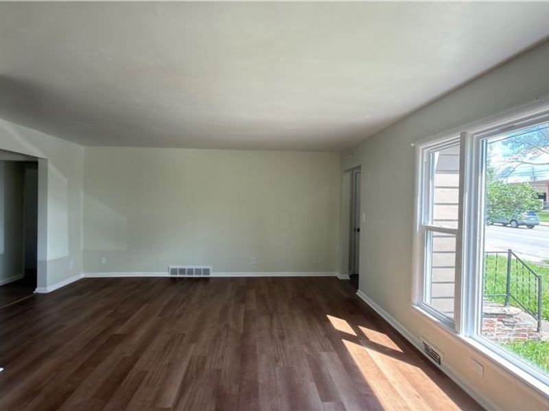 17115 Harvard Avenue, Cleveland, OH 44128 Photo 3
