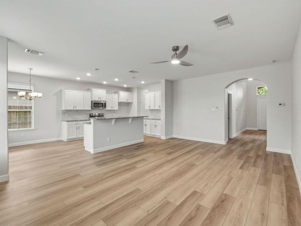 301 Serpentine LN , Jarrell, TX 76537