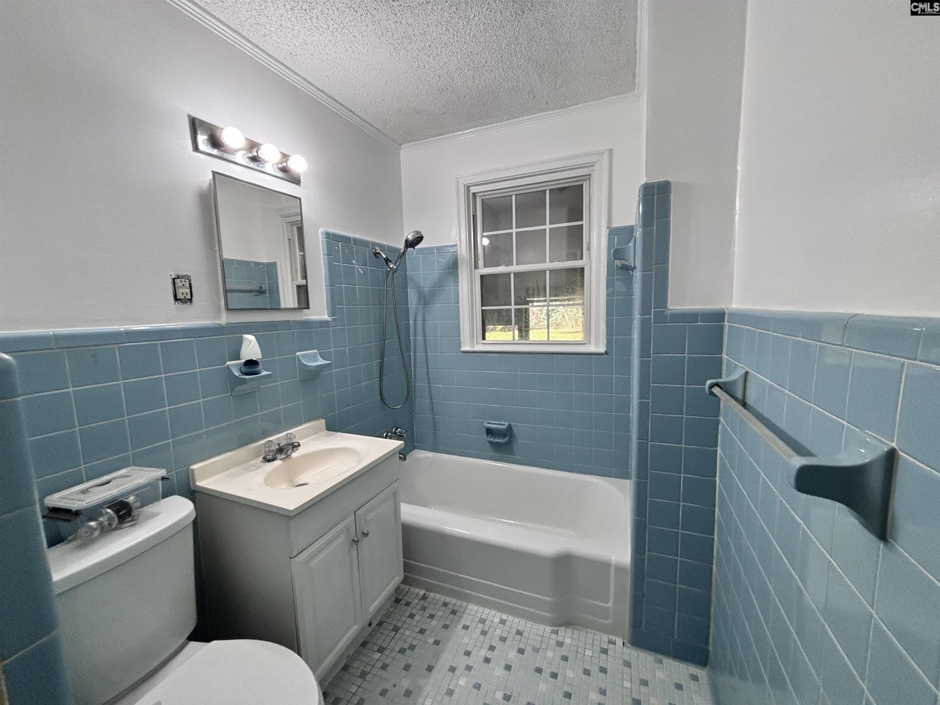 5225 Two Notch Road  Photo 15