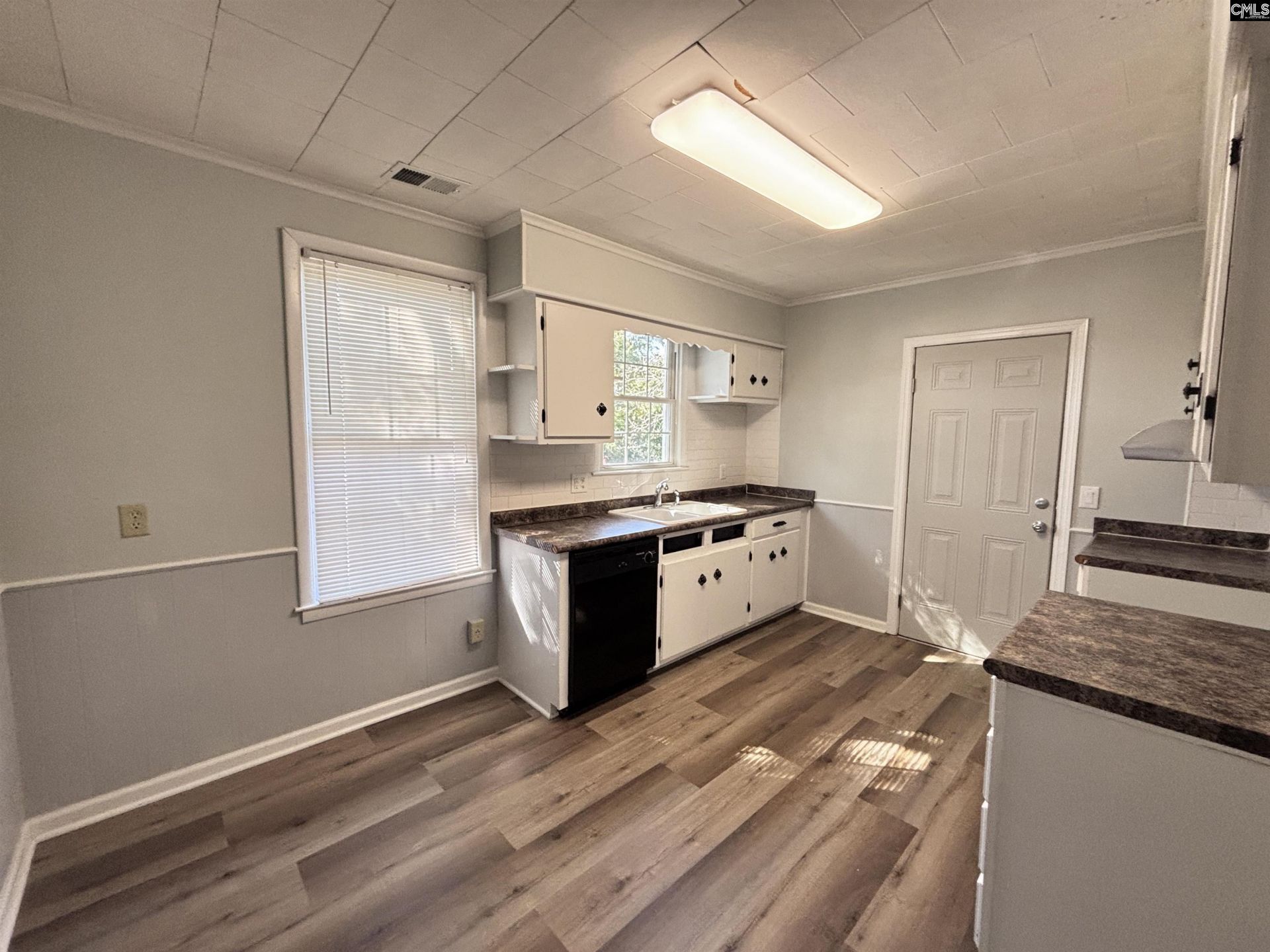 5225 Two Notch Road  Photo 6