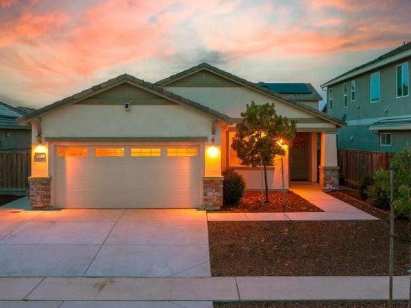 9584 Del Seis Drive, Sacramento, CA 95829