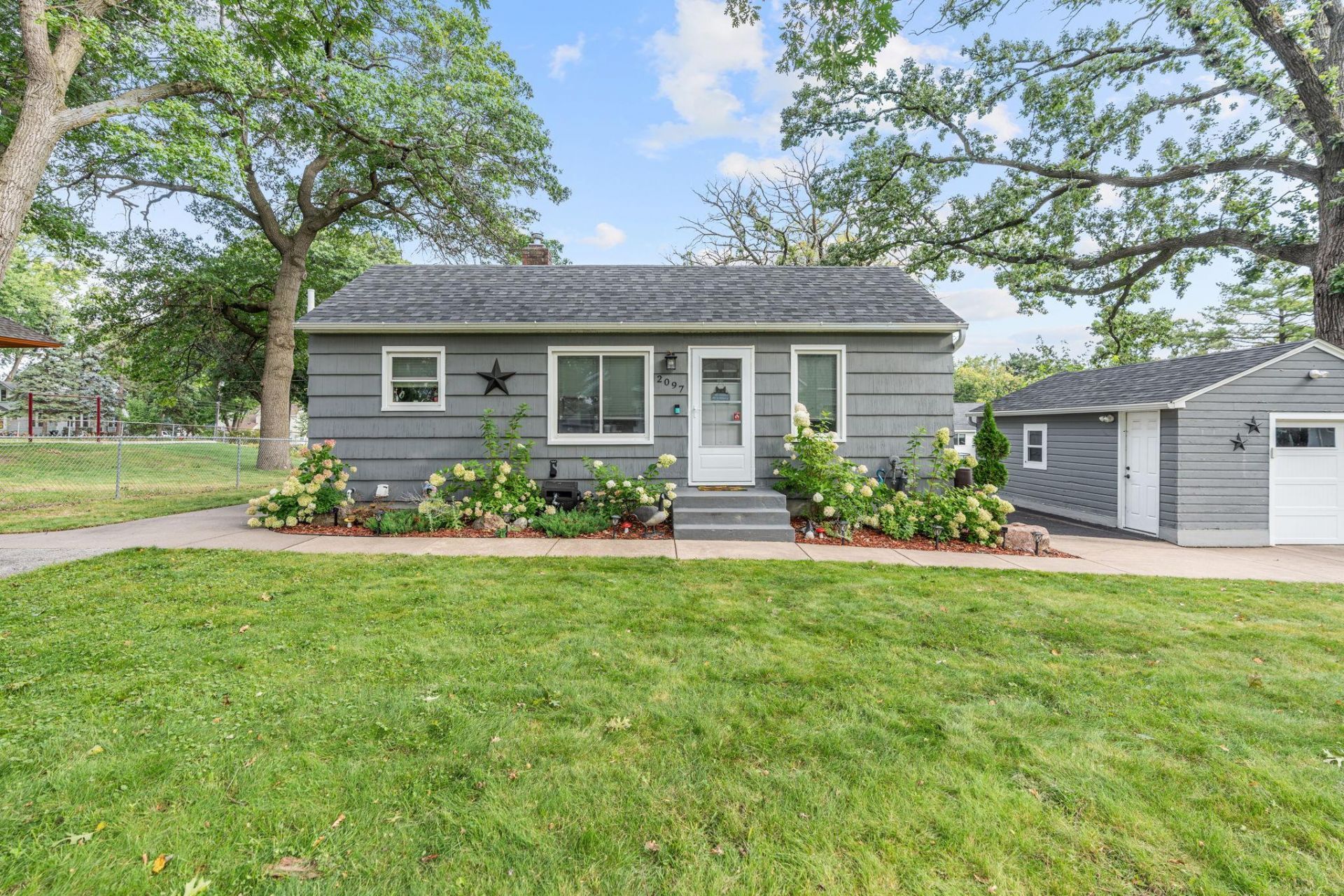 2097 Belmont Lane E, North Saint Paul, MN 55109