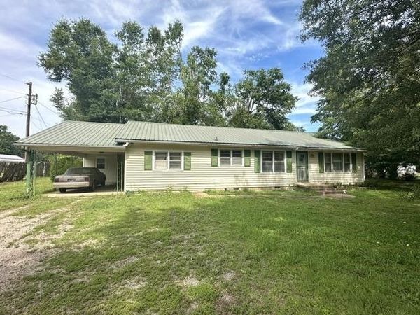 19405 HWY 69 , Savannah, TN 38372