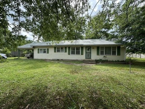 19405 HWY 69 , Savannah, TN 38372