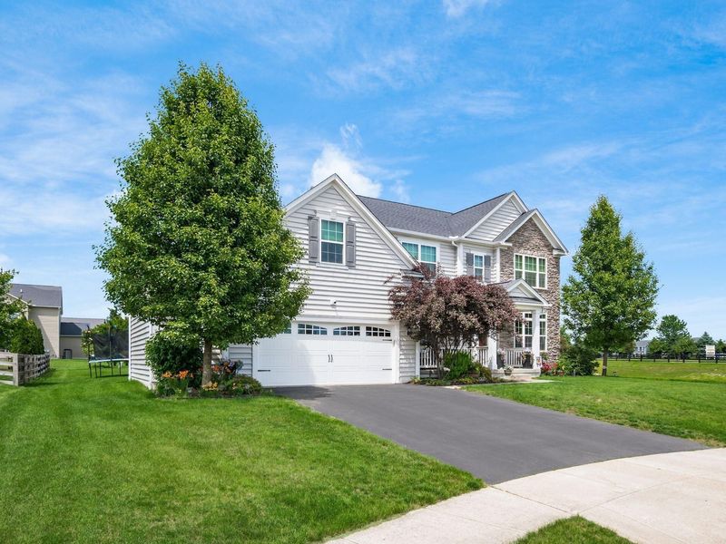 1870 Southchase Court, Grove City, OH 43123 Photo 2