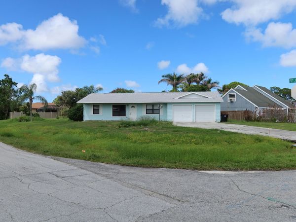 601 SE Polynesian Avenue, Port St. Lucie, FL 34983