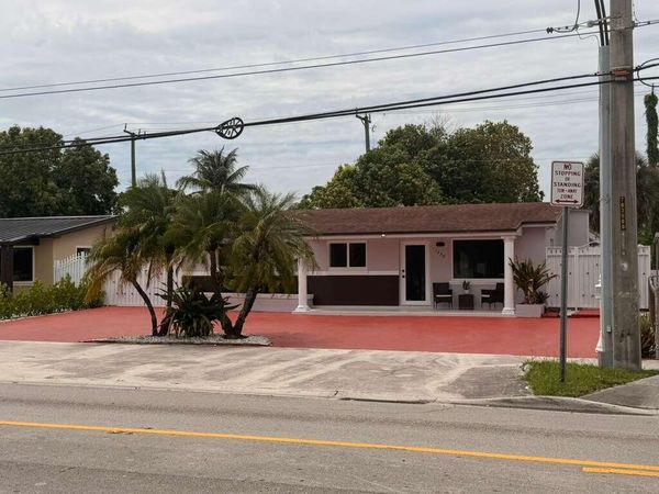 1450 W 37th Street, Hialeah, FL 33012