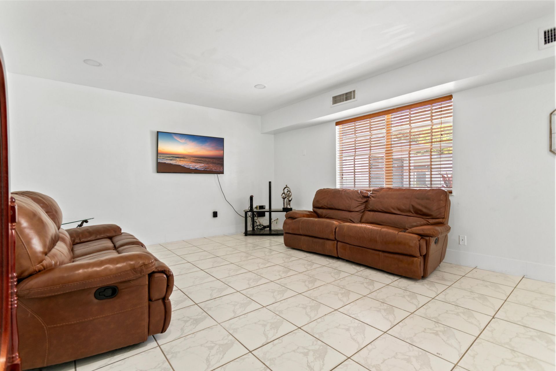 1450 W 37th Street, Hialeah, FL 33012 Photo