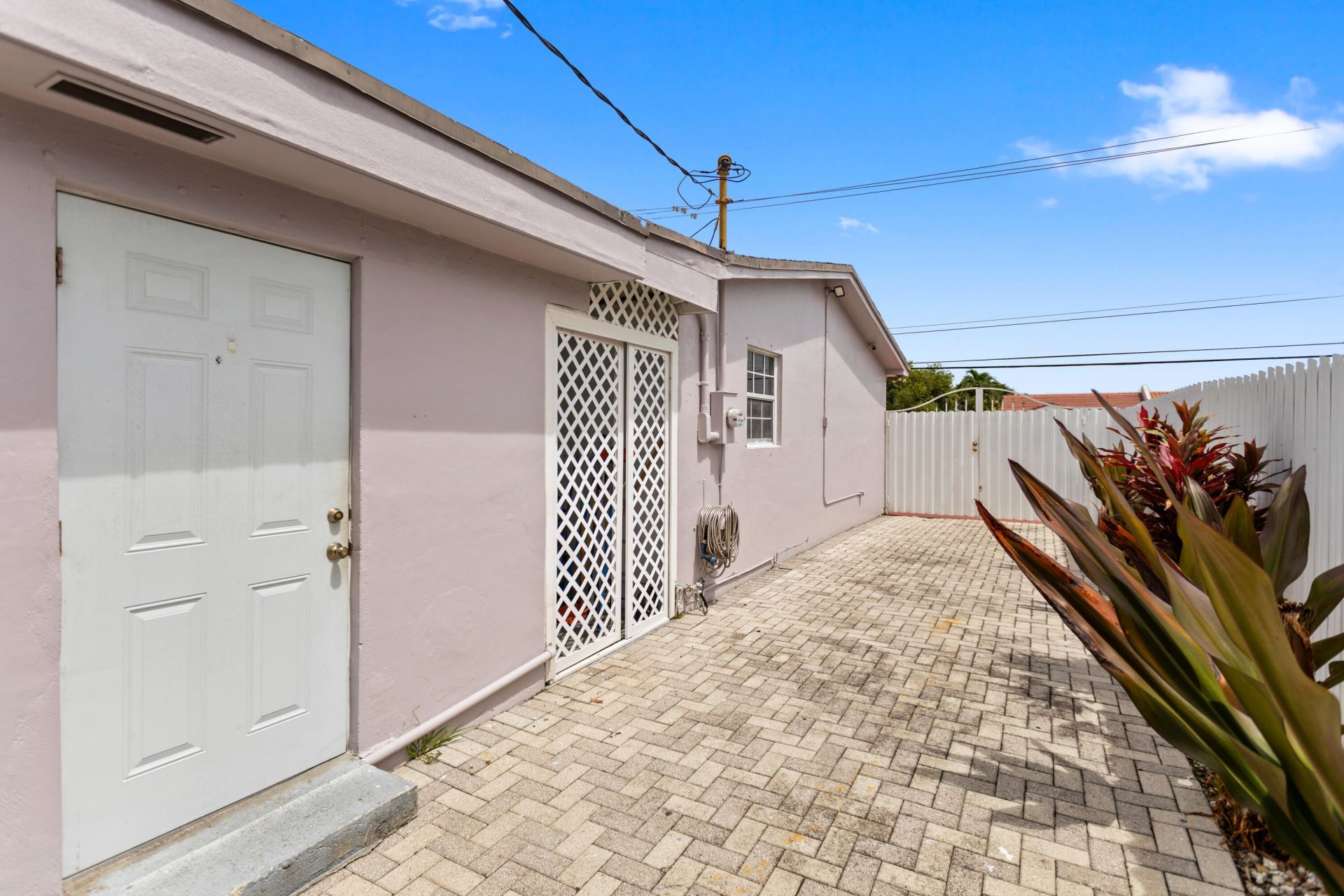 1450 W 37th Street, Hialeah, FL 33012 Photo