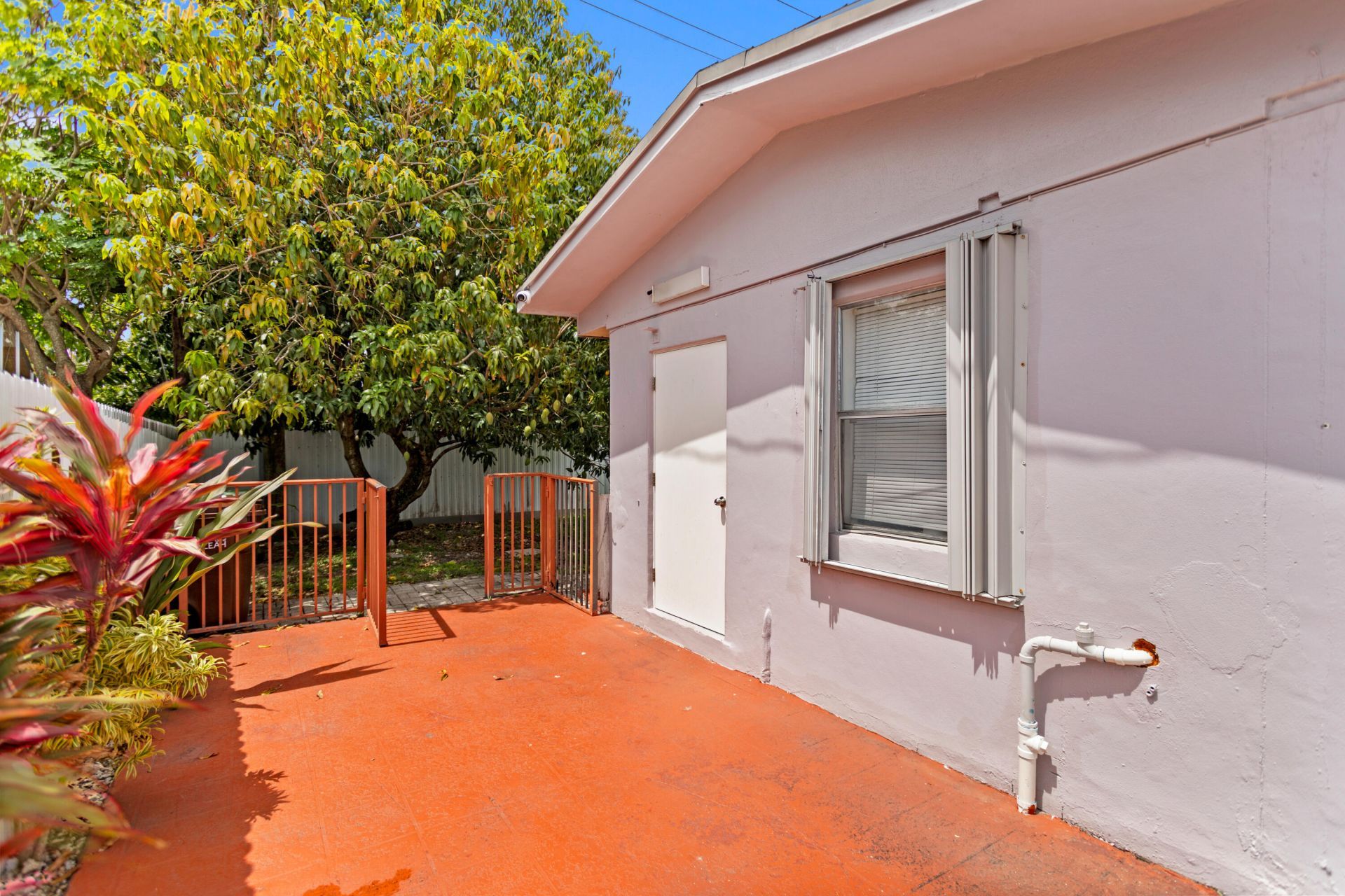 1450 W 37th Street, Hialeah, FL 33012 Photo
