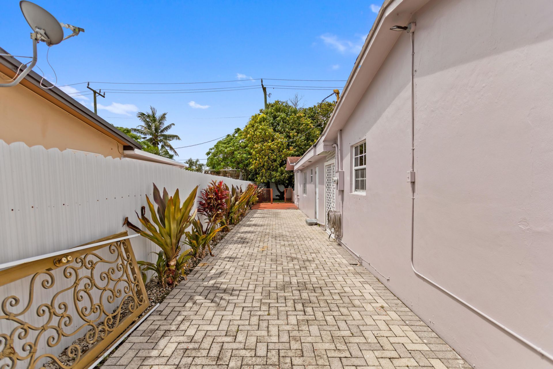 1450 W 37th Street, Hialeah, FL 33012 Photo
