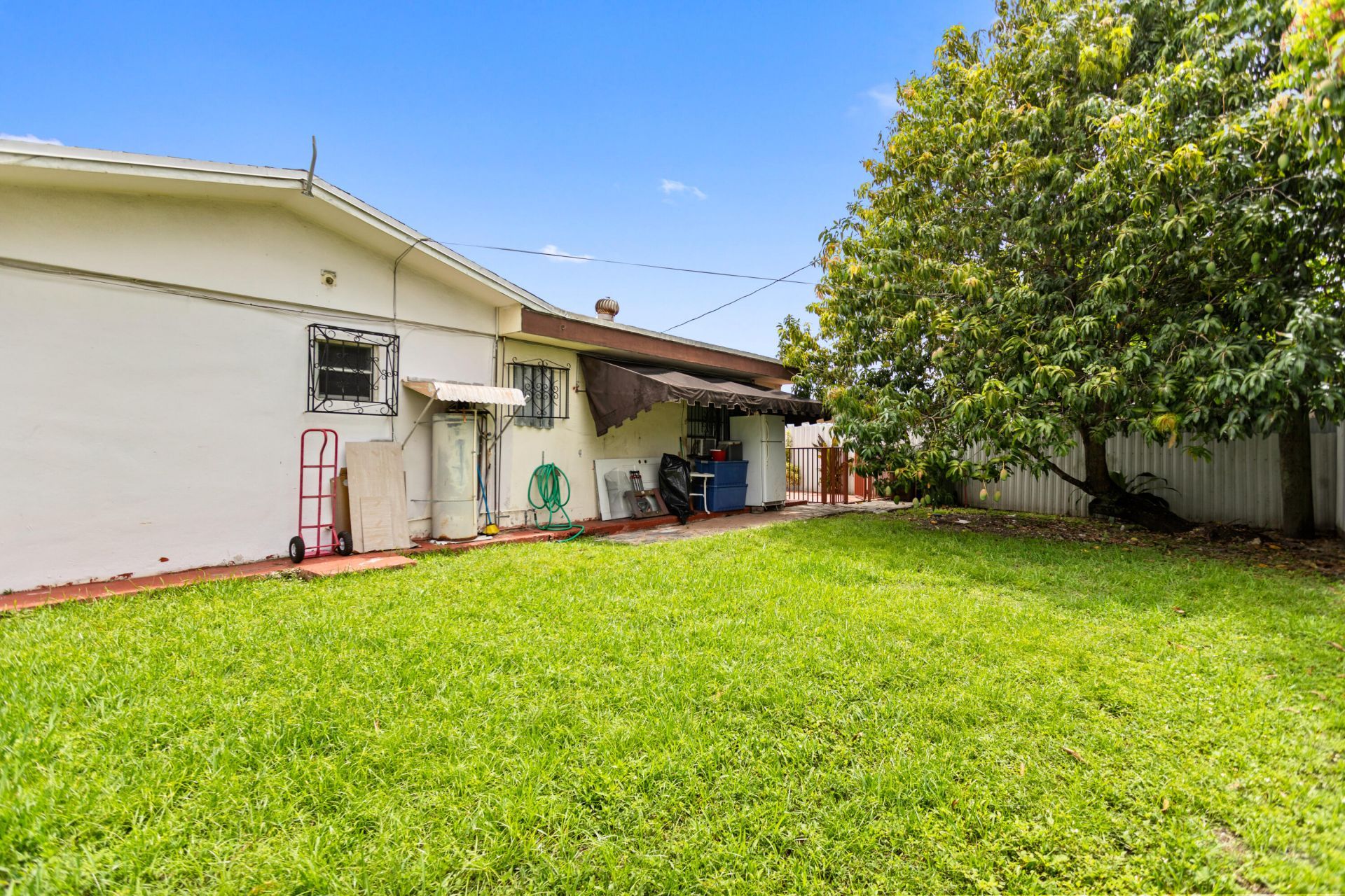 1450 W 37th Street, Hialeah, FL 33012 Photo