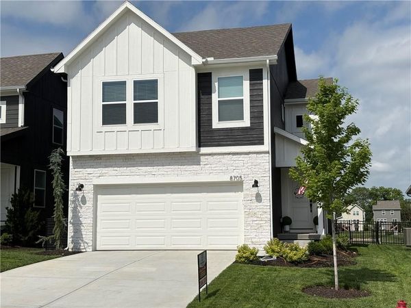 8705 SW Edgewater Drive, Blue Springs, MO 64064