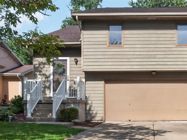 1306 Cadwell Drive, Bloomington, IL 61704
