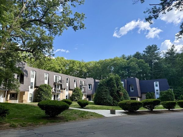 5 Shadowbrook Ln, Unit 19, Milford, MA 01757