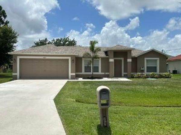 5525 NW North Lundy Circle NW, Port St. Lucie, FL 34986