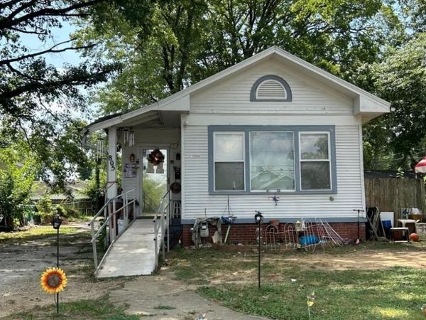 805 E RIVERSIDE Drive, Evansville, IN 47713