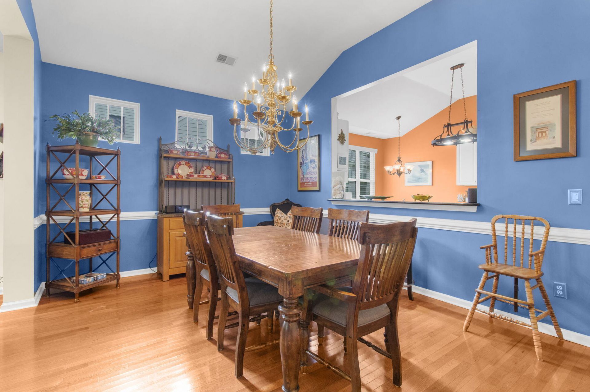 135 Brady Street Photo 11