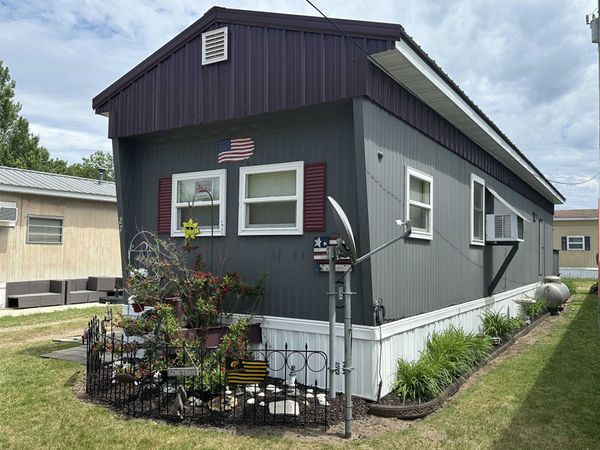 555 Ripley Court, Unit 27, Harpers Ferry, IA 52146