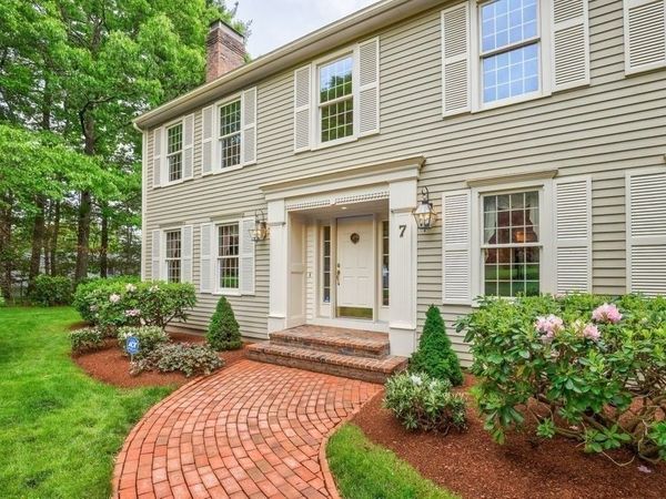7 Village Green Ln, Holden, MA 01520