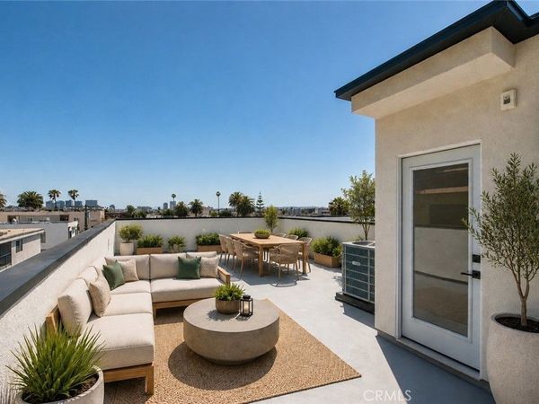 540 N Serrano Avenue, Los Angeles, CA 90004