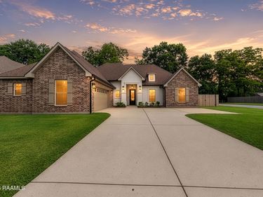 200 Hidden Ridge Drive , Lafayette, LA 70507
