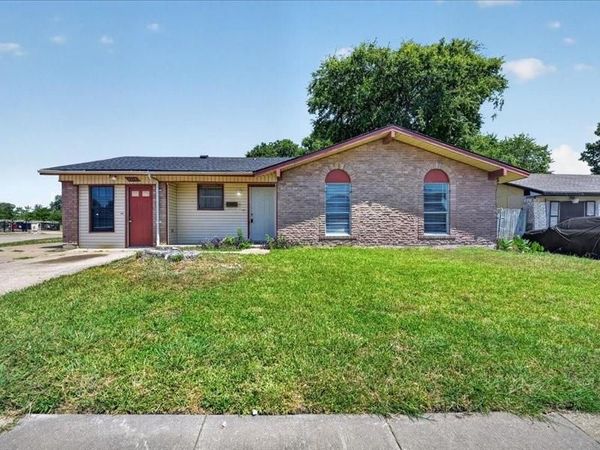3205 Pacesetter Drive, Dallas, TX 75241