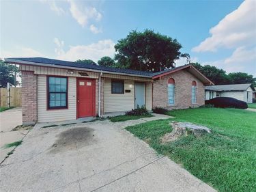 3205 Pacesetter Drive, Dallas, TX 75241