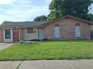 3205 Pacesetter Drive, Dallas, TX 75241