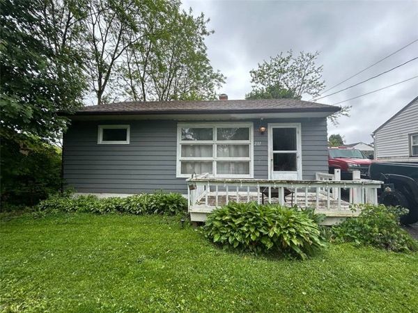 2117 Paul St , Hermitage, PA 16148