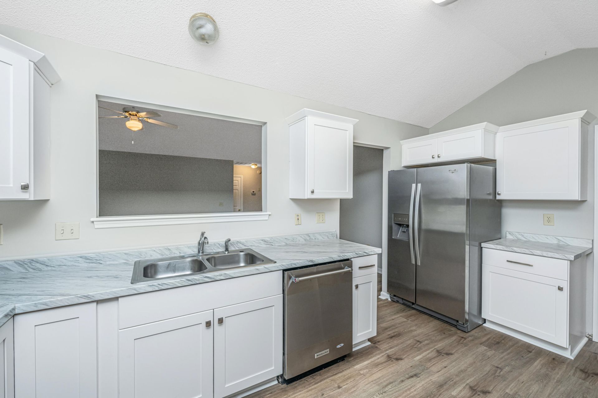 486 Cessna Avenue Photo 11
