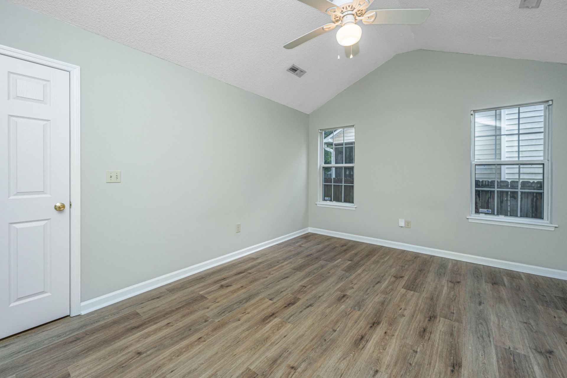 486 Cessna Avenue Photo 17