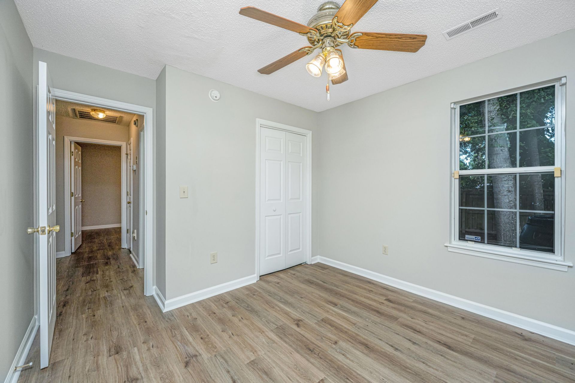 486 Cessna Avenue Photo 24
