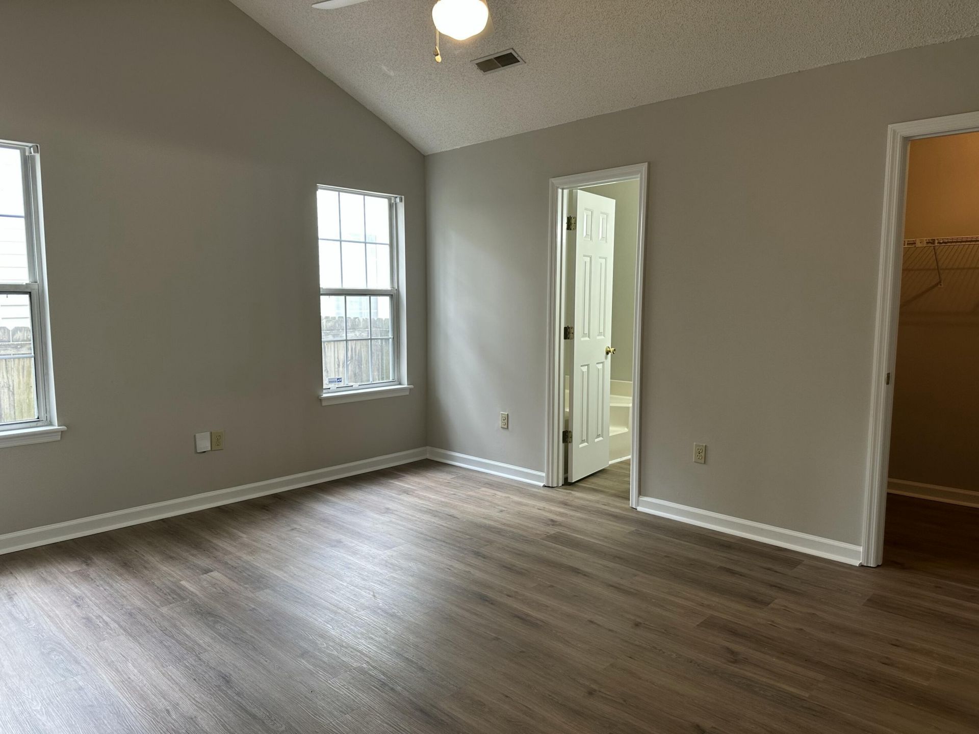 486 Cessna Avenue Photo 36