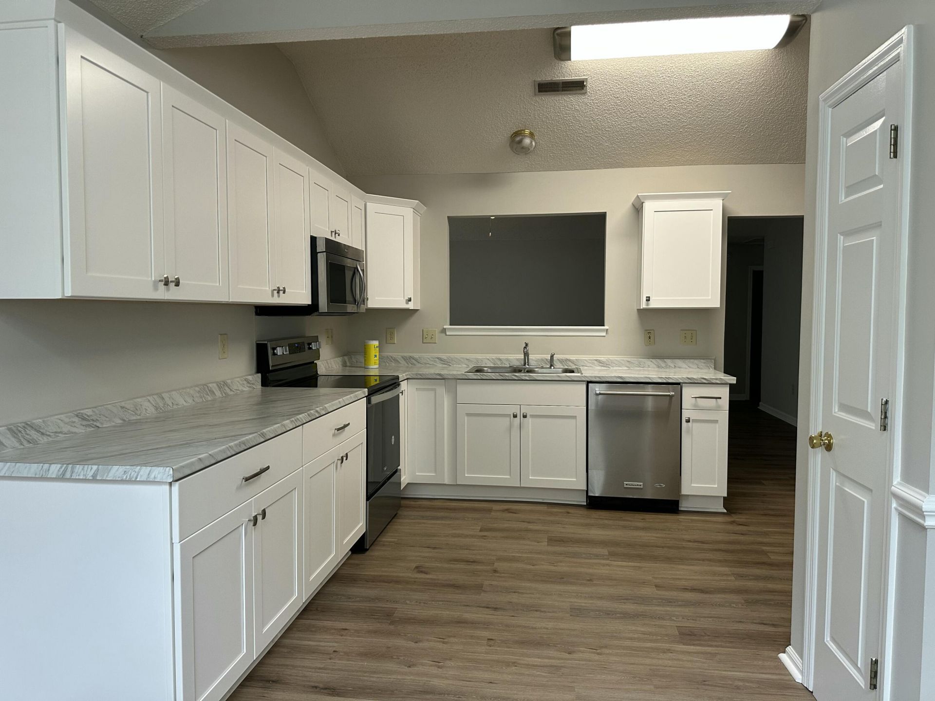 486 Cessna Avenue Photo 43