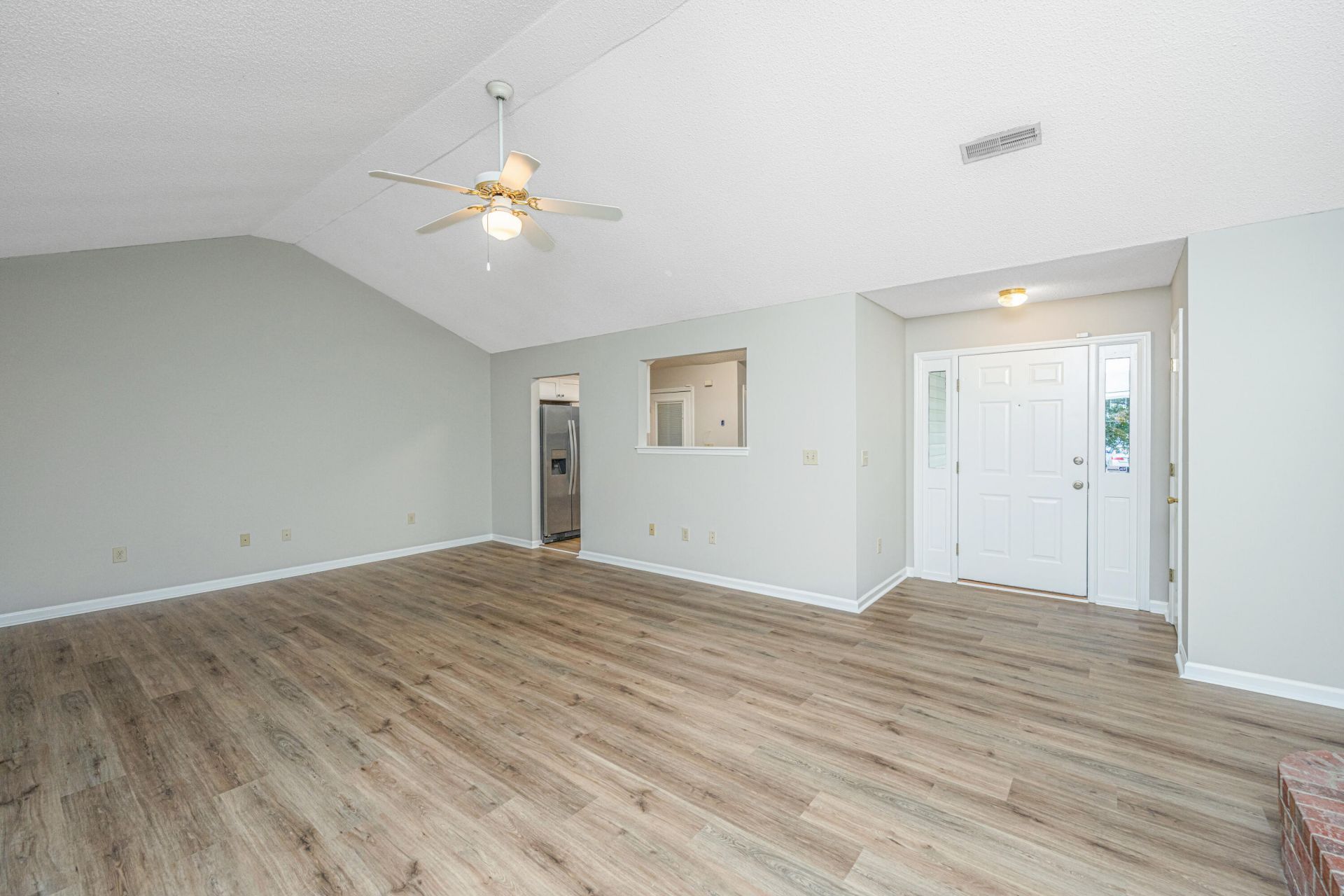 486 Cessna Avenue Photo 6