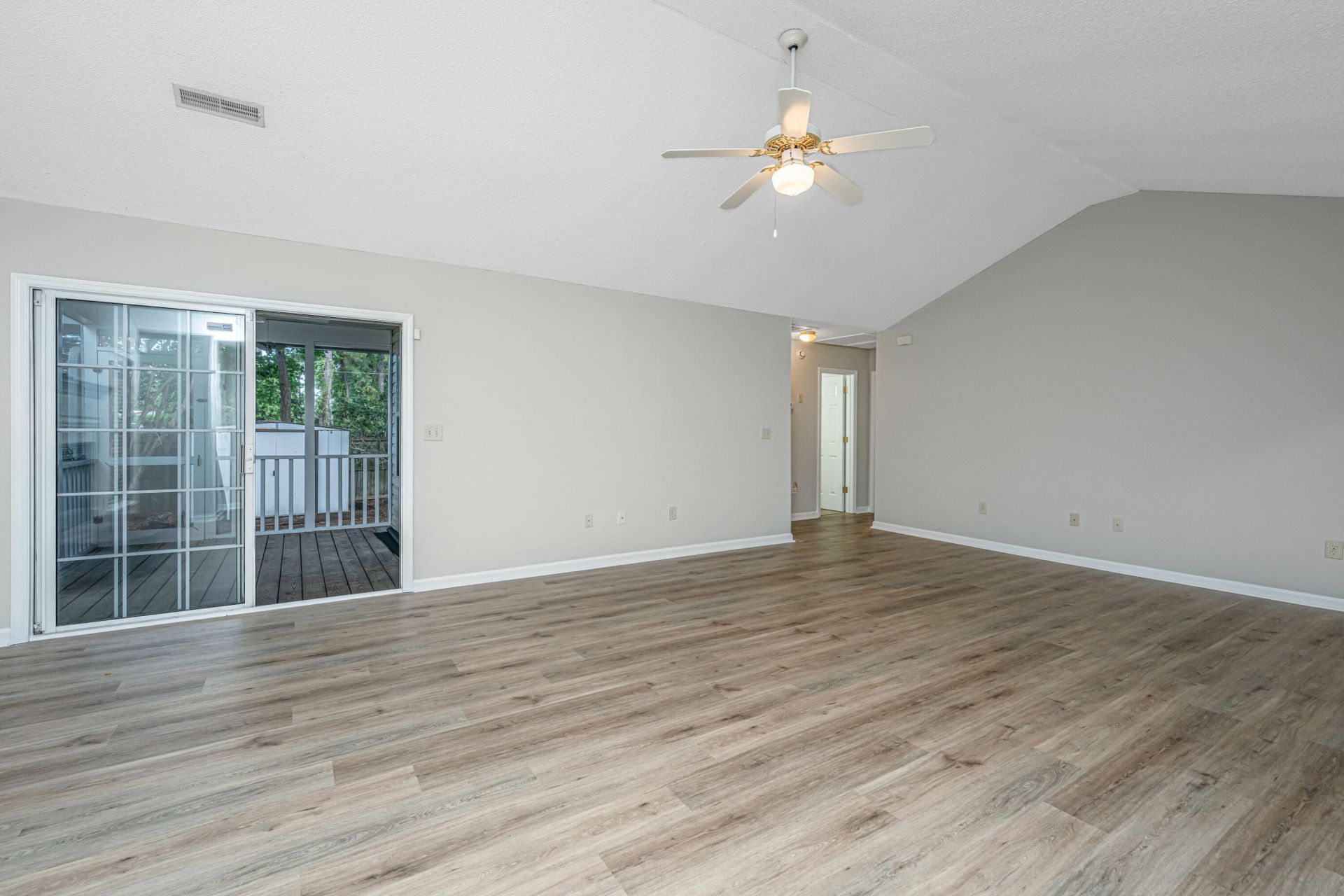 486 Cessna Avenue Photo 8