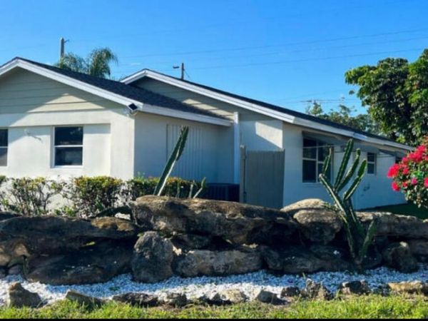 462 S Haverhill Road, West Palm Beach, FL 33415