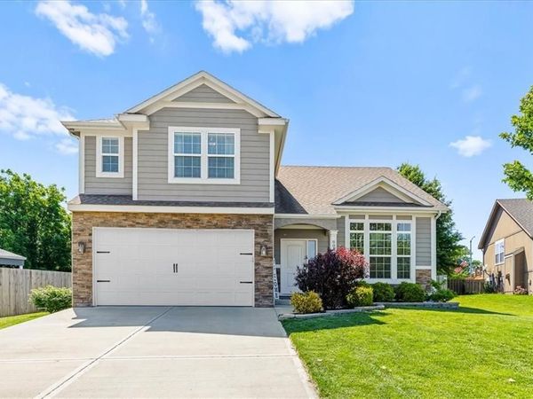 806 154th Circle, Basehor, KS 66007